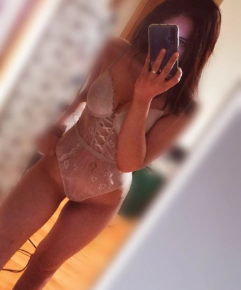 Приглашаю в гости на чашечку кофе и незабываемое удовольствие. Опыт в сексе есть, гладкая кожа, стройное тело. Хочешь провести время незабываемо? Тогда звони! 12815, 22 года